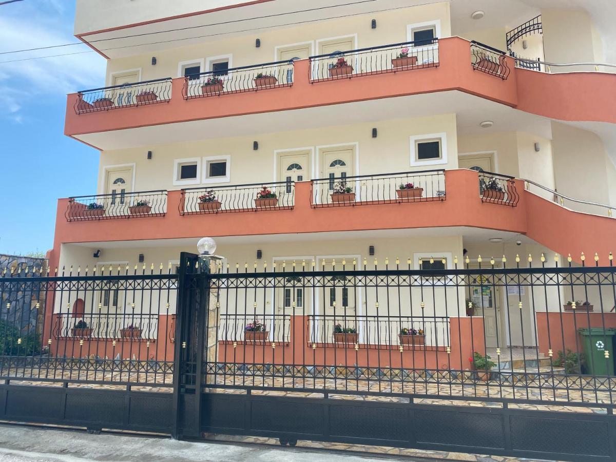 Golden Beach Apartments * Borsh