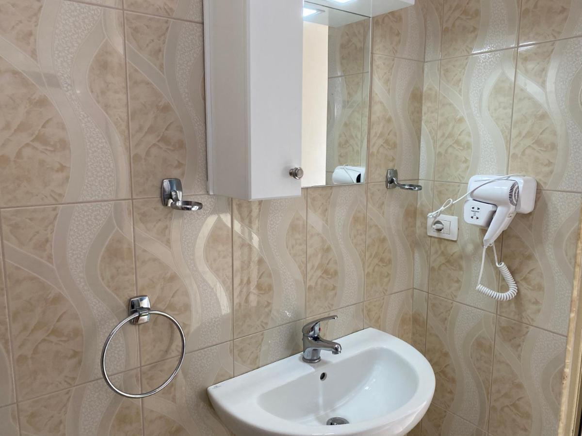 Golden Beach Apartments *