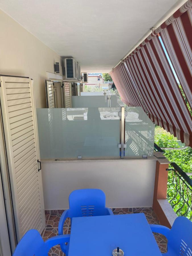 Golden Beach Apartments *